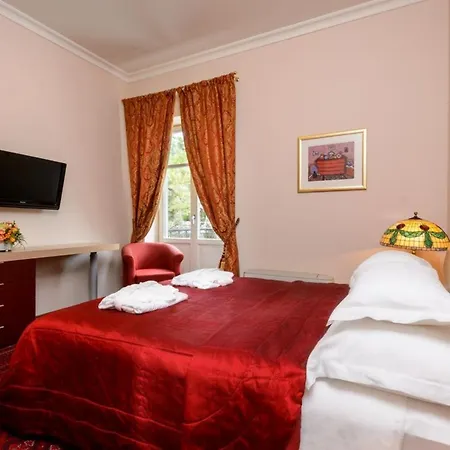 Luxury Seafront Castello Near Old Town With Private Pool * 斯普利特