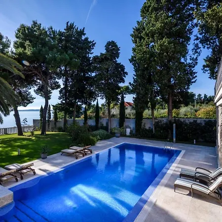 Luxury Seafront Castello Near Old Town With Private Pool 别墅 斯普利特