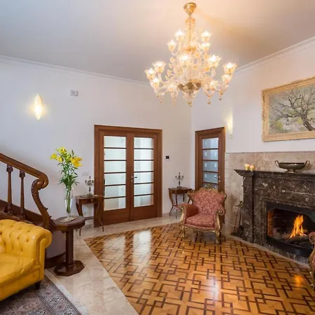 别墅 Luxury Seafront Castello Near Old Town With Private Pool 斯普利特