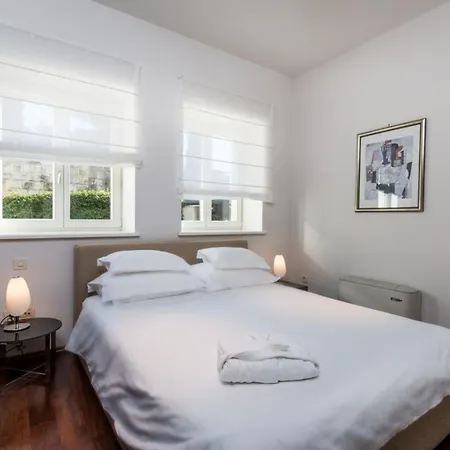Luxury Seafront Castello Near Old Town With Private Pool * 斯普利特