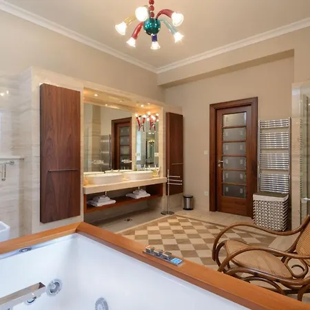 别墅 Luxury Seafront Castello Near Old Town With Private Pool 斯普利特
