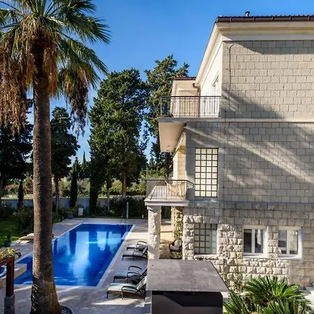 Luxury Seafront Castello With Heated Pool, Jacuzzi And Sauna At The In Split