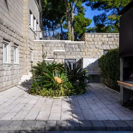 Luxury Seafront Castello With Heated Pool, Jacuzzi And Sauna At The In Split