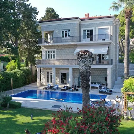 Luxury Seafront Castello With Heated Pool, Jacuzzi And Sauna At The In Villa Split