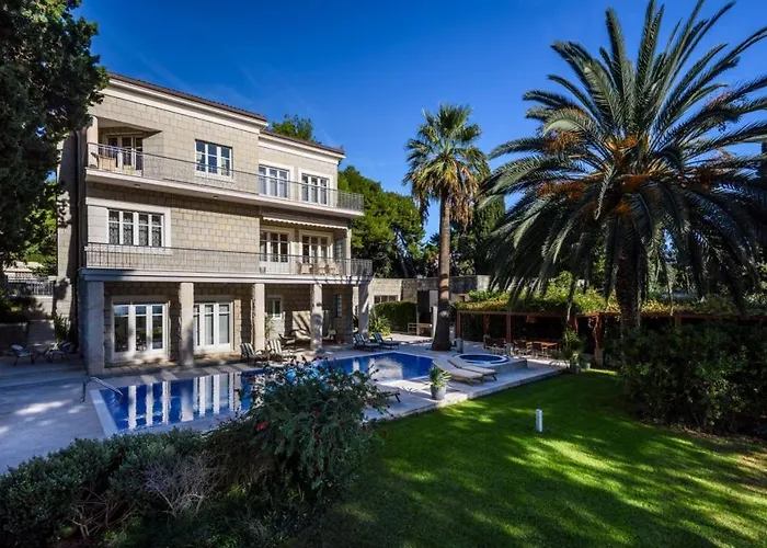 Luxury Seafront Castello With Heated Pool, Jacuzzi And Sauna At The In Split