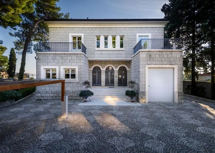 Villa Luxury Seafront Castello With Heated Pool, Jacuzzi And Sauna At The In