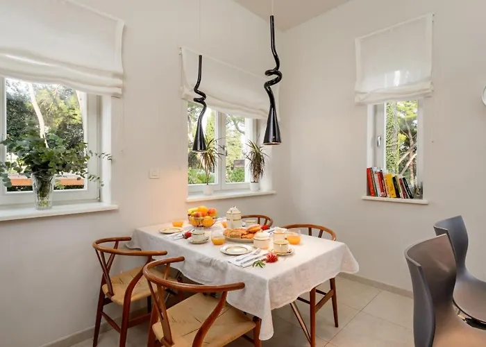 Luxury Seafront Castello With Heated Pool, Jacuzzi And Sauna At The In Split