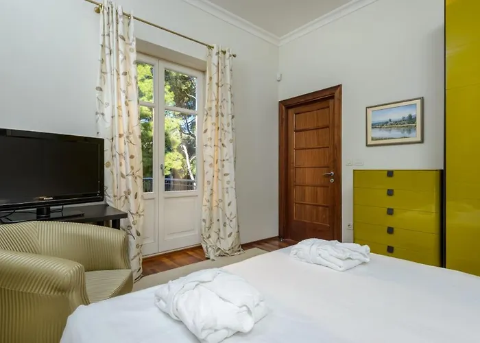 Vila Luxury Seafront Castello With Heated Pool, Jacuzzi And Sauna At The In *