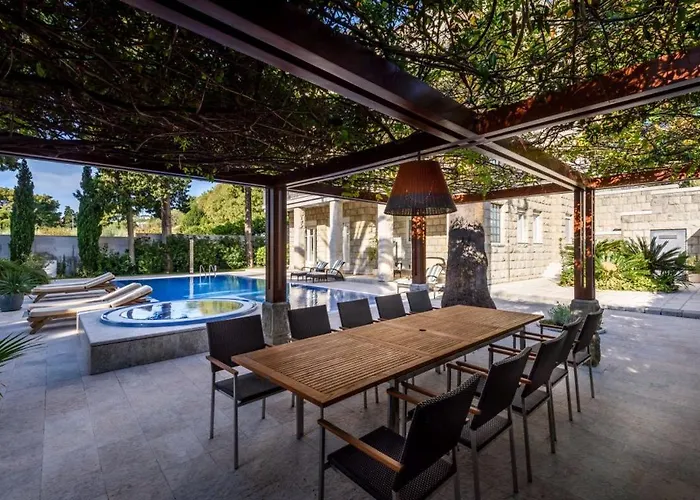 Vila Luxury Seafront Castello With Heated Pool, Jacuzzi And Sauna At The In