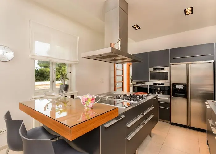 Luxury Seafront Castello With Heated Pool, Jacuzzi And Sauna At The In