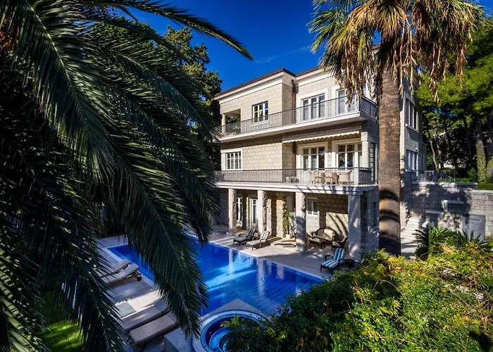 Luxury Seafront Castello With Heated Pool, Jacuzzi And Sauna At The In Split