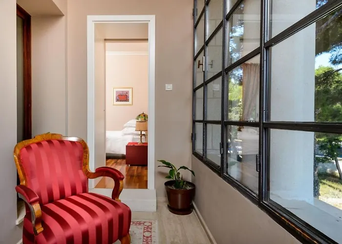 Luxury Seafront Castello With Heated Pool, Jacuzzi And Sauna At The In *