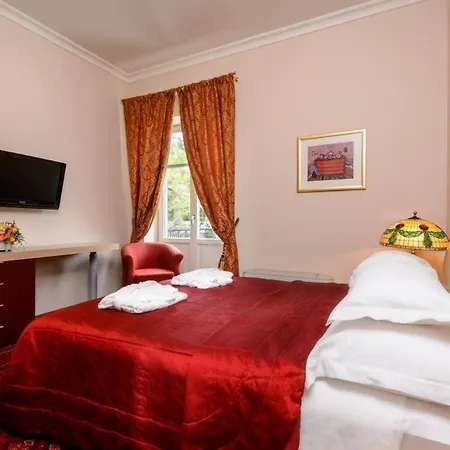 Luxury Seafront Castello With Private Heated Pool, Jacuzzi And Sauna At The In Villa Split
