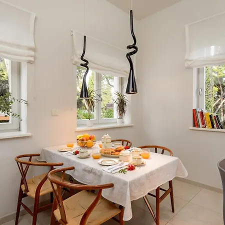 Luxury Seafront Castello Near Old Town With Private Pool