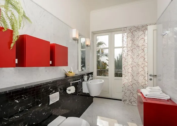 Luxury Seafront Castello With Heated Pool, Jacuzzi And Sauna At The In Split