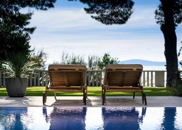 Luxury Seafront Castello With Heated Pool, Jacuzzi And Sauna At The In 스플리트