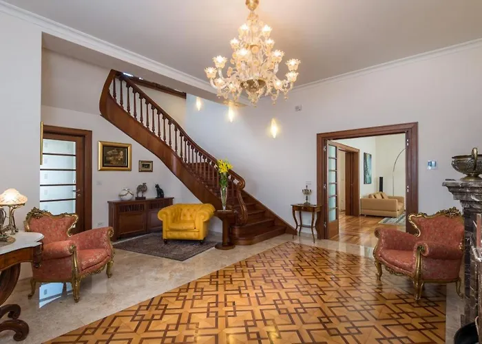 빌라 Luxury Seafront Castello With Heated Pool, Jacuzzi And Sauna At The In 스플리트