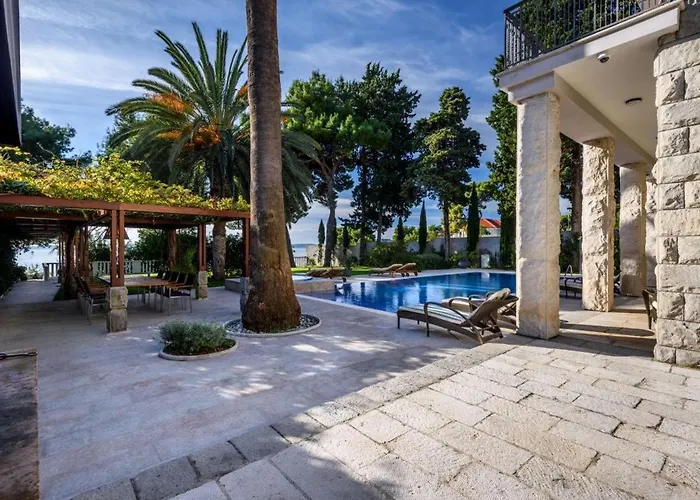 빌라 Luxury Seafront Castello With Heated Pool, Jacuzzi And Sauna At The In