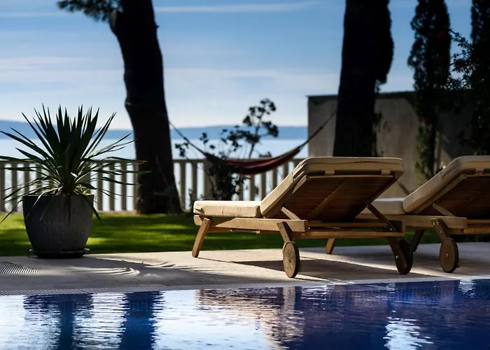 Villa Luxury Seafront Castello With Heated Pool, Jacuzzi And Sauna At The In *
