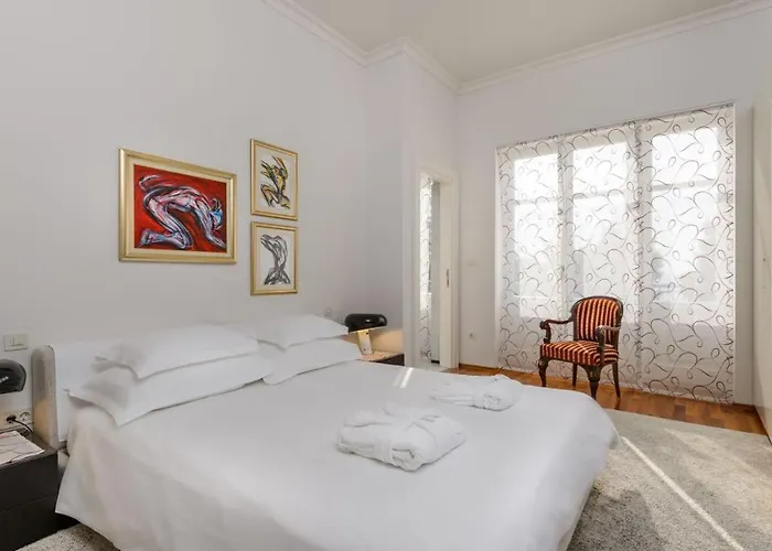 Luxury Seafront Castello With Heated Pool, Jacuzzi And Sauna At The In