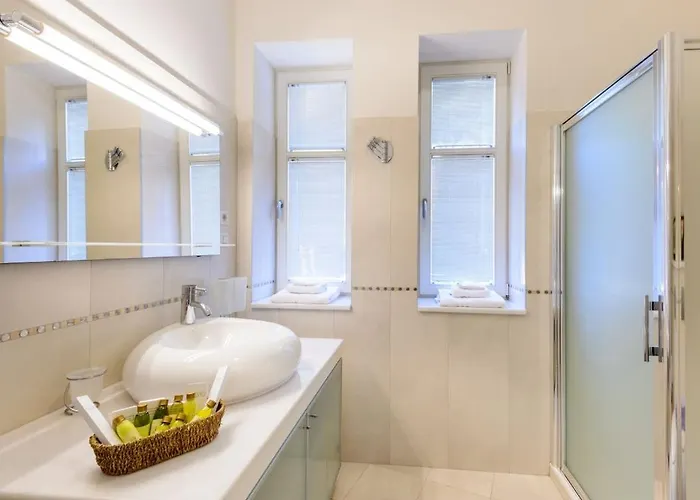 Luxury Seafront Castello With Heated Pool, Jacuzzi And Sauna At The In 스플리트