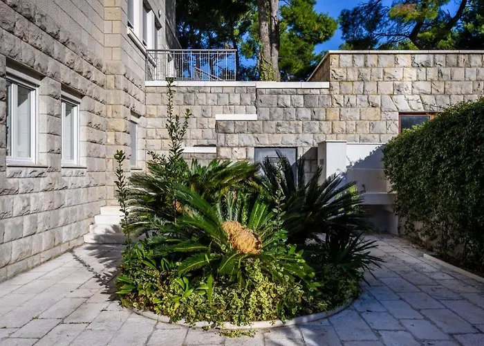 Villa Luxury Seafront Castello With Heated Pool, Jacuzzi And Sauna At The In *