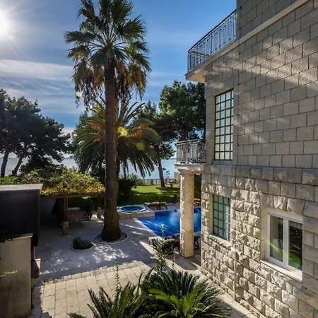 Villa Luxury Seafront Castello With Heated Pool, Jacuzzi And Sauna At The In *