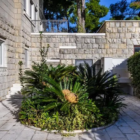 Villa Luxury Seafront Castello With Heated Pool, Jacuzzi And Sauna At The In *